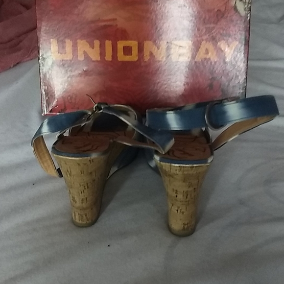 Wedge sandals - Picture 3 of 3